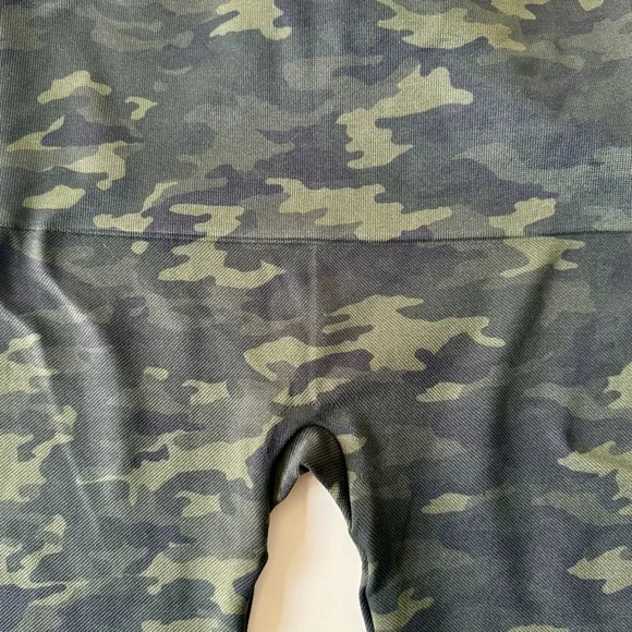 NWT Spanx Green Camo Leggings/Tights/Shapewear Ladies Size Medium (6/8) - Picture 7 of 14
